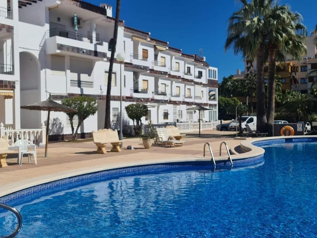 Punta Prima Pleasure With Private Parking In A Gated Community Close To The Beach Торрев'єха Екстер'єр фото