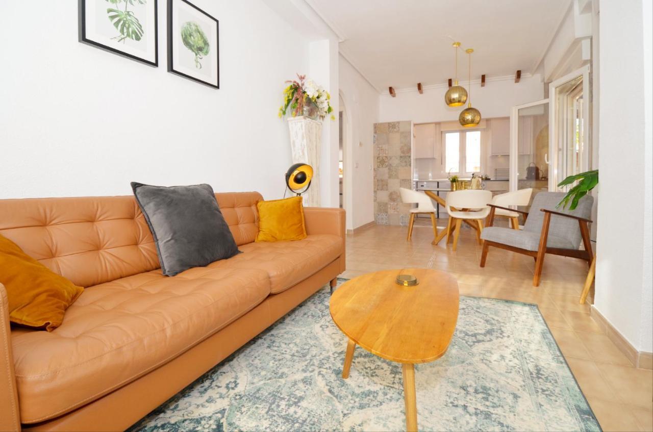 Punta Prima Pleasure With Private Parking In A Gated Community Close To The Beach Торрев'єха Екстер'єр фото